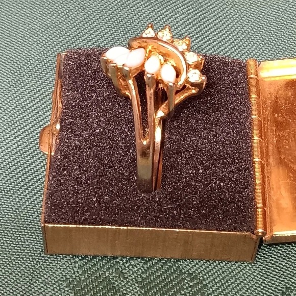 Ring A Queens Ring Size 13 Gold Tone With Opals & Cz's - Picture 4 of 5